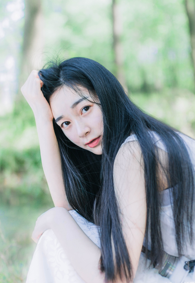 战士的意志要象礁石一样坚定，战士的性格要象和风一样温柔。